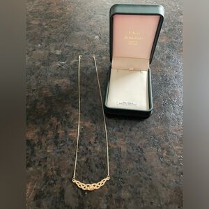 18" ladies 14k gold Claddagh necklace